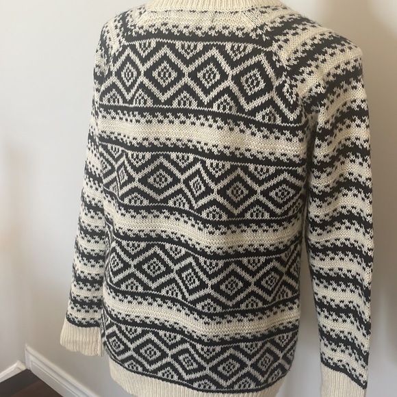 CUTE SKI WEEKEND SWEATER - Picture 4 of 6